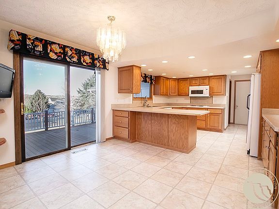 4th image of 2110 Ridgeview Dr