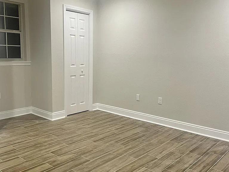 Spacious primary bedroom (4/4) with two closets and direct access to the en-suite bathroom for added convenience.