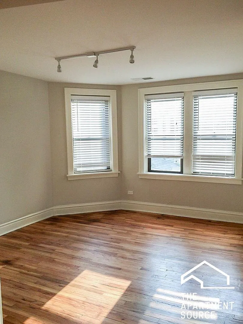 2227 W Wilson Ave — Photo 3