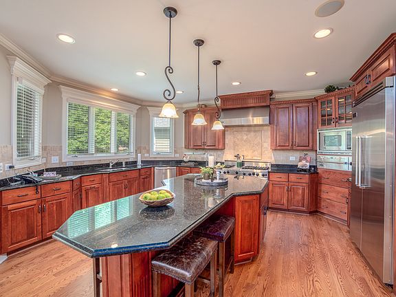 4th image of 911 Watercress Dr