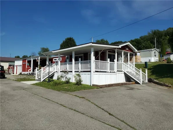 300 Clubhouse Dr, Donegal, PA 15628