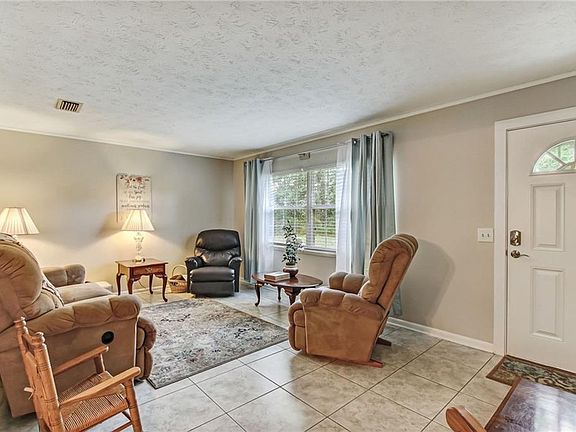 4th image of 37001 Cypress Ln