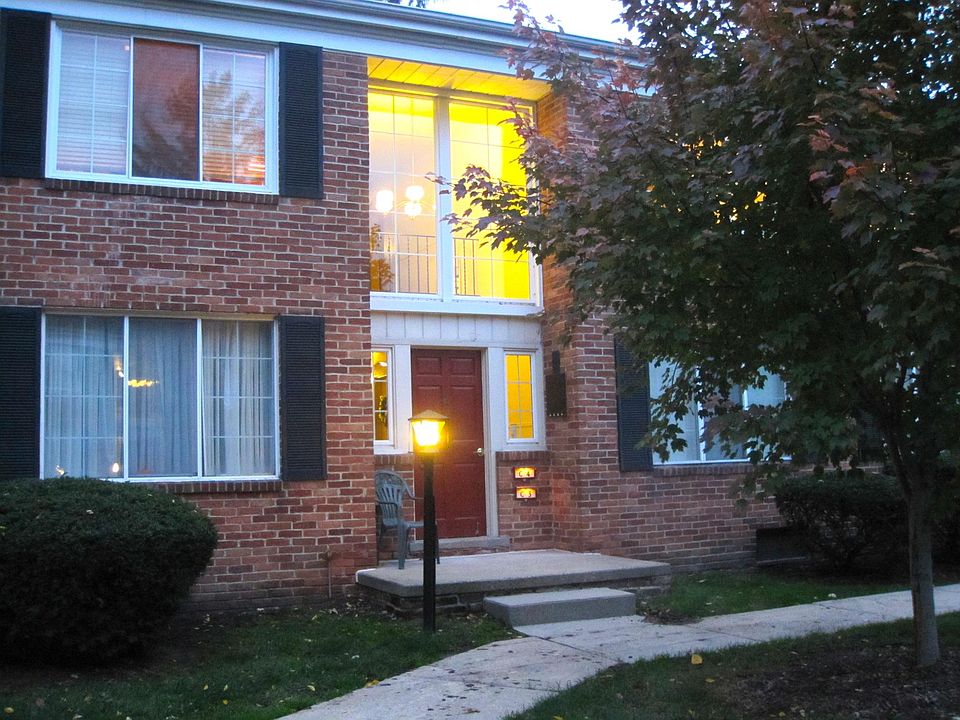 Courtyard entrance.