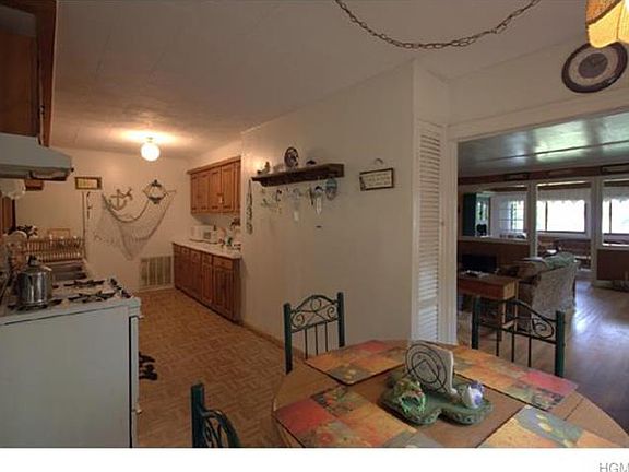 4th image of 35 Laurel Ln
