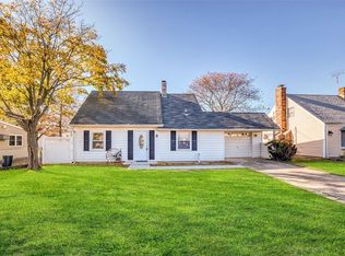 32 Farm Ln, Levittown, NY 11756