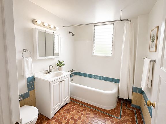 2nd image of 634 S Gramercy Pl