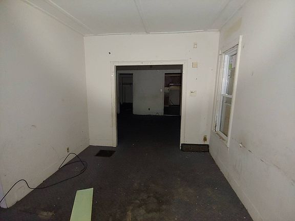 4th image of 166 Forest Ave