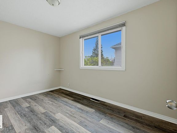 4th image of 9712 162nd St NW