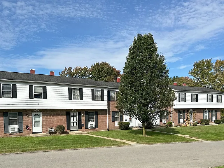 439 Colonial Ct — Photo 23