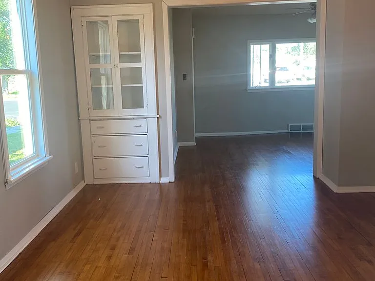 215 7th Ave NE — Photo 21