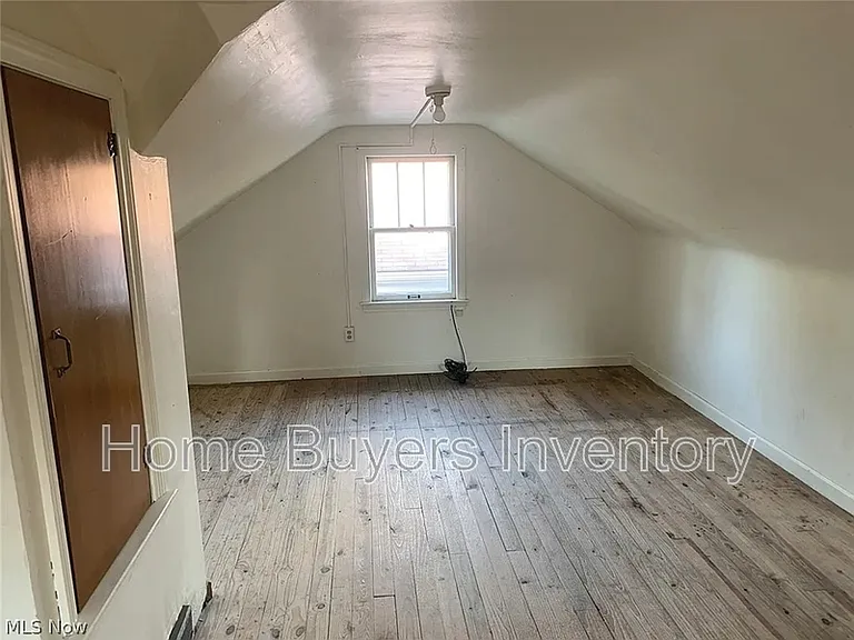 2249 Ridgelawn Ave — Photo 5