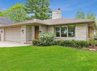 718 Ridgeway Blvd, De Pere, WI 54115