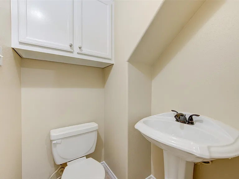 605 Center St #B — Photo 19