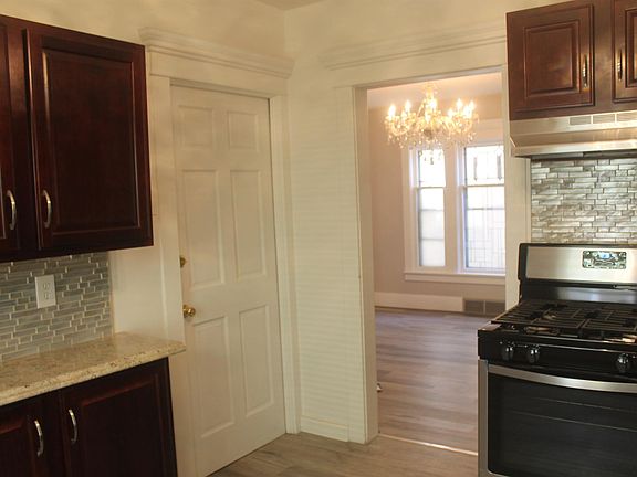 4th image of 72 Stevenson St #2