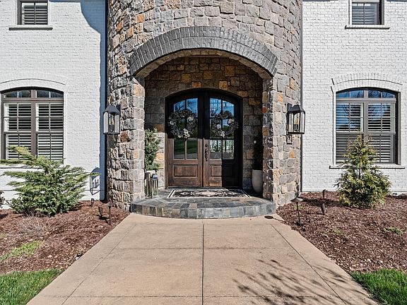 3rd image of 514 Legends Ridge Ct