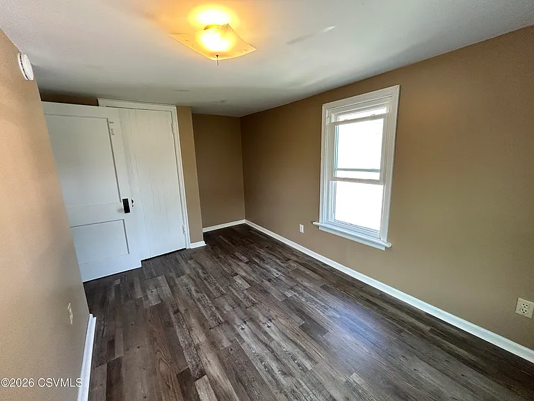 1225 Memorial Ave — Photo 15
