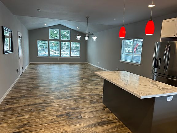 4th image of 205 Juniper Ln