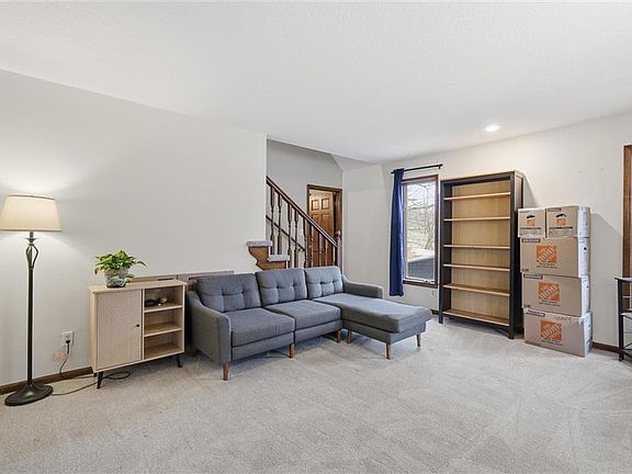5th image of 107 14th Ave N