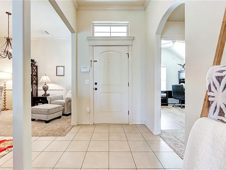 3009 Elmo Way — Photo 2