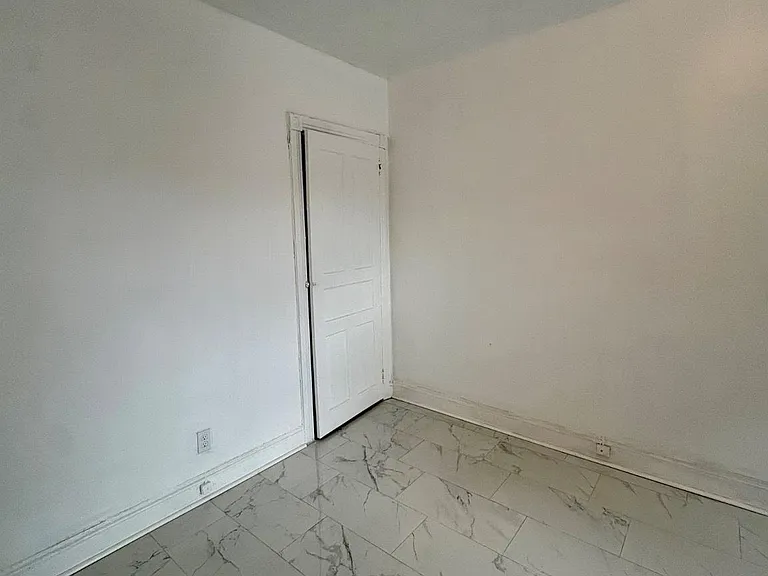 356 E Walnut Ln #3 — Photo 16