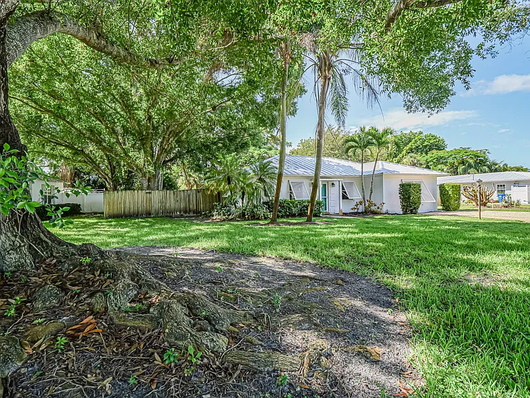 2158 Seville Ave — Photo 31