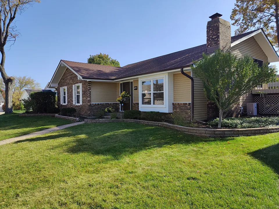 629 Paddock Ln photo 1