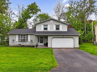 7 Lisand Dr, Fairport, NY 14450