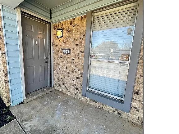 4th image of 3701 Pratt Dr