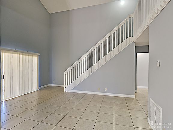 4th image of 19 Peachtree Pl