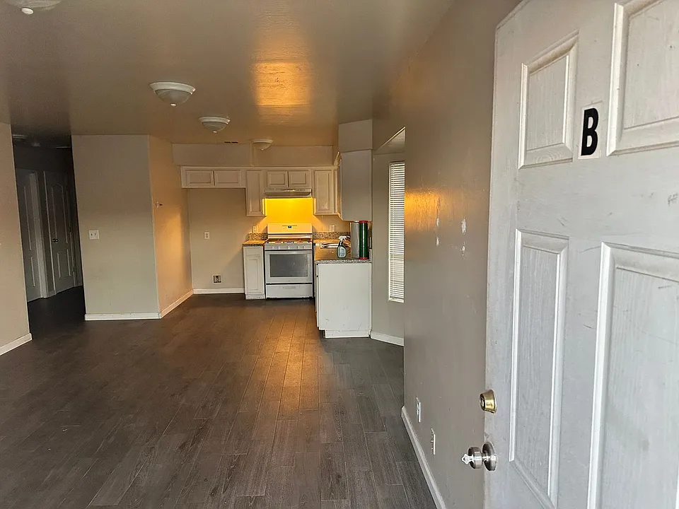 102 Hopkins Ave