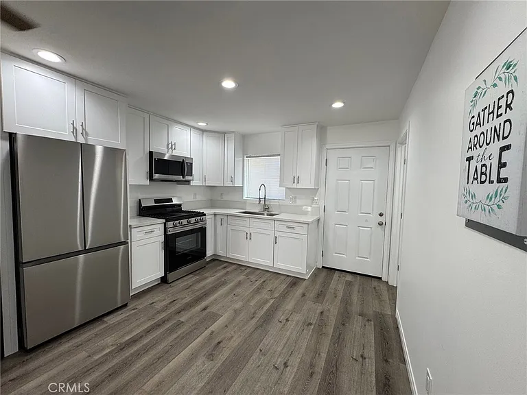 6838 Aura Ave — Photo 5