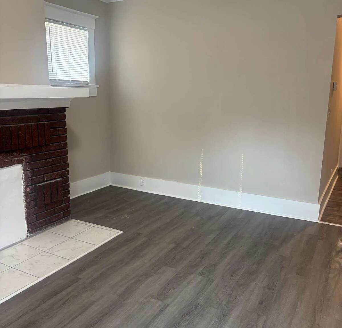 3 bed, 1.0 bath, 884 sqft, $1,200 — Photo 3