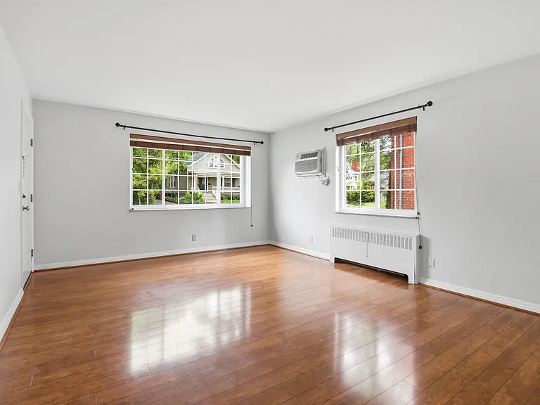 6237 Benneville St #1 — Photo 23