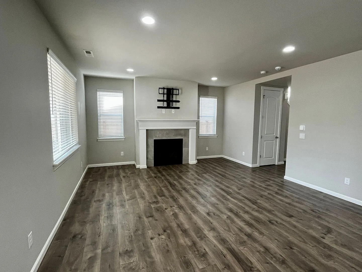 Beautiful Home w/Upgrades and Close to Everything — Photo 3