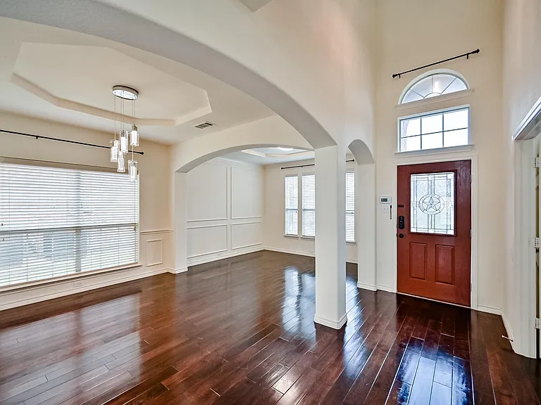 2716 Eastland Dr — Photo 10