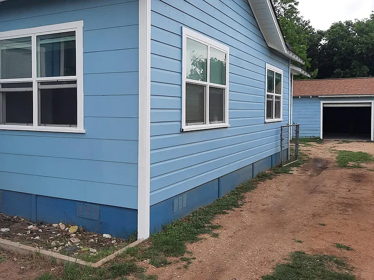 127 Motel Dr — Photo 9