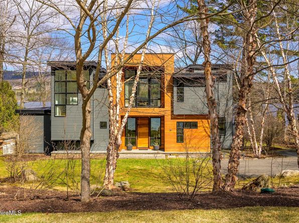 25 Mahkeenac Ter, Stockbridge, MA 01262