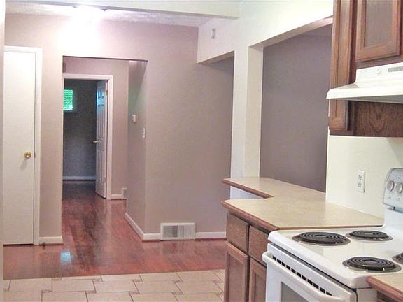 3rd image of 477 Blossom Ln