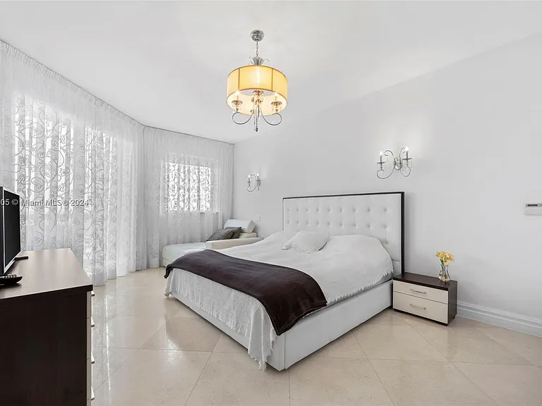 17875 Collins Ave #702 — Photo 21