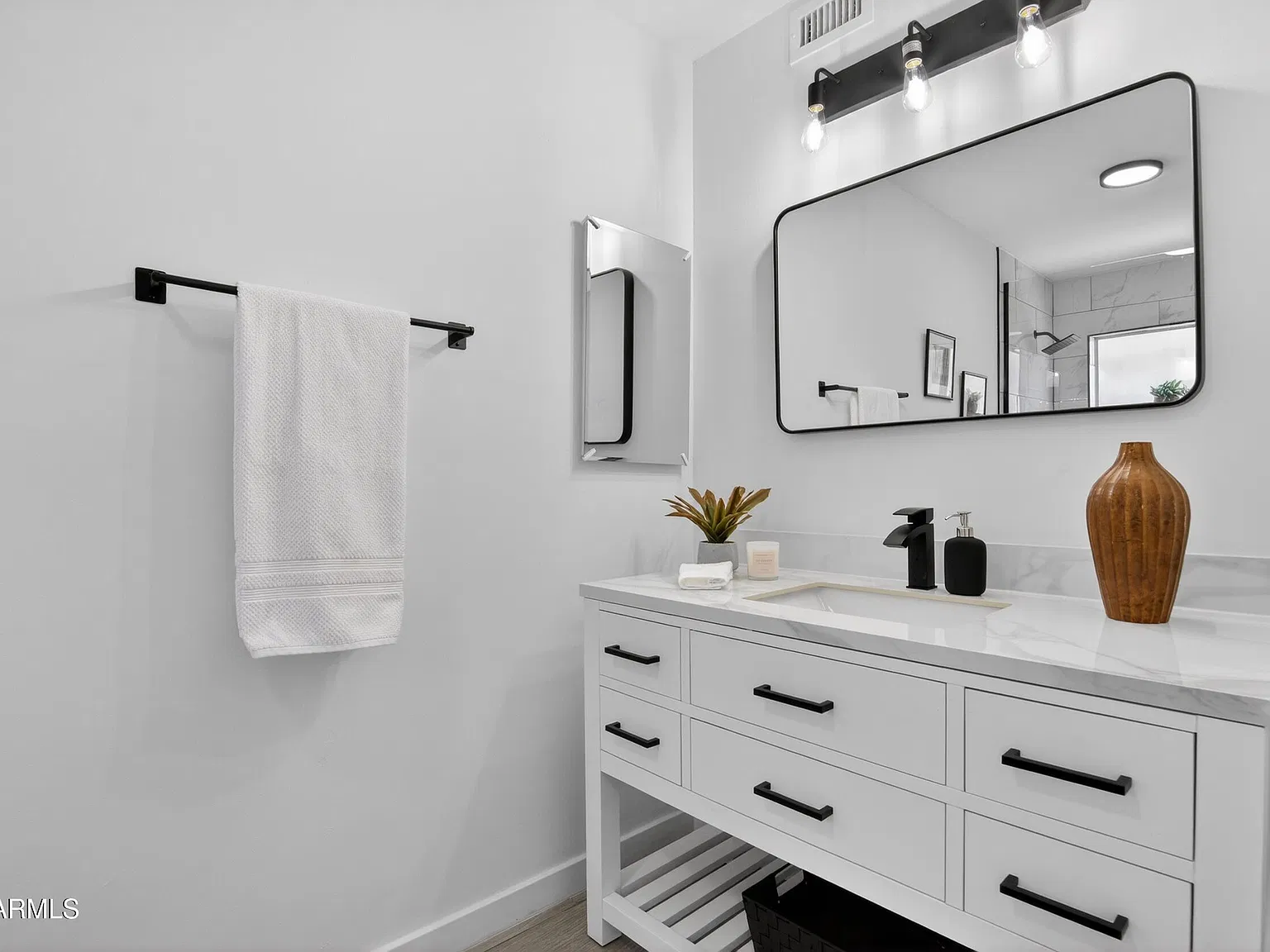 2 bed, 2.0 bath, 1376 sqft, $1,900 — Photo 3