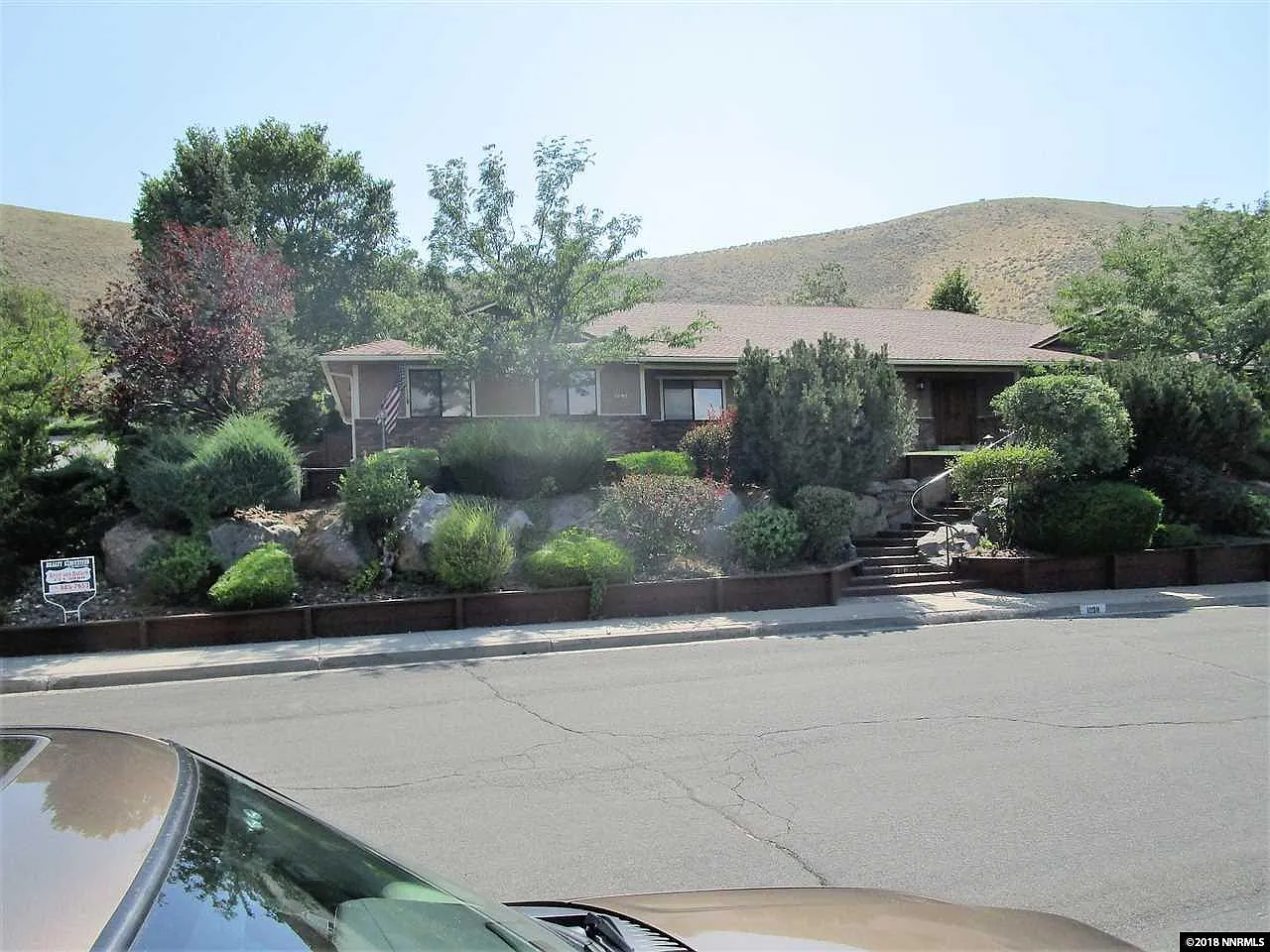 1098 Crain St photo 1