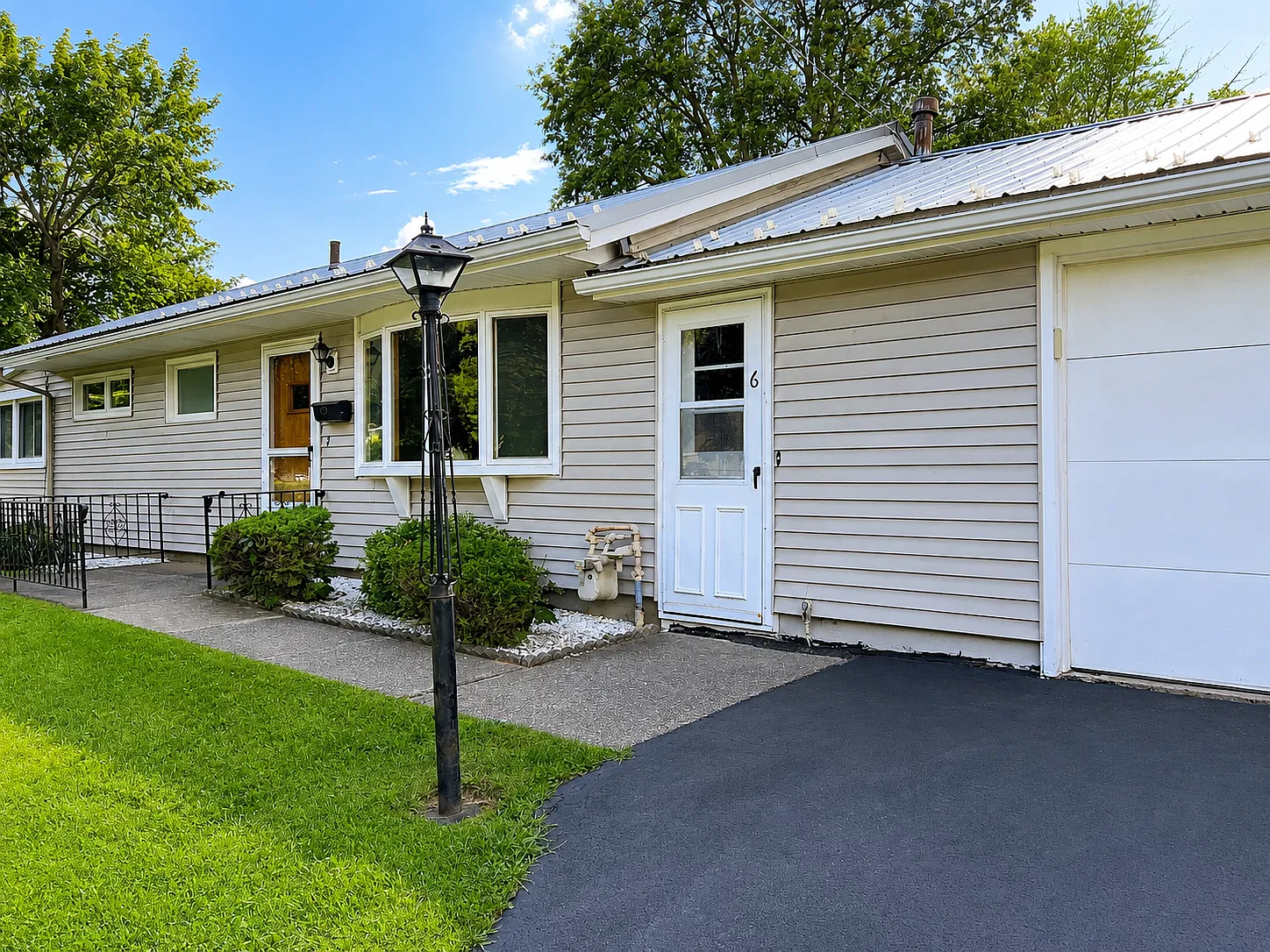 2 bed, 1000 sqft, $1,800 — Photo 1