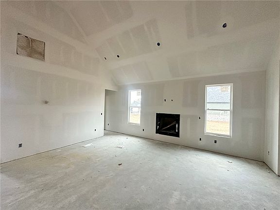 3rd image of 302 Jenna Ln