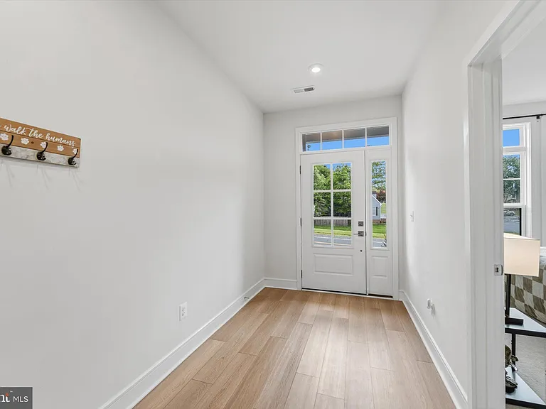 4256 Frost St — Photo 2