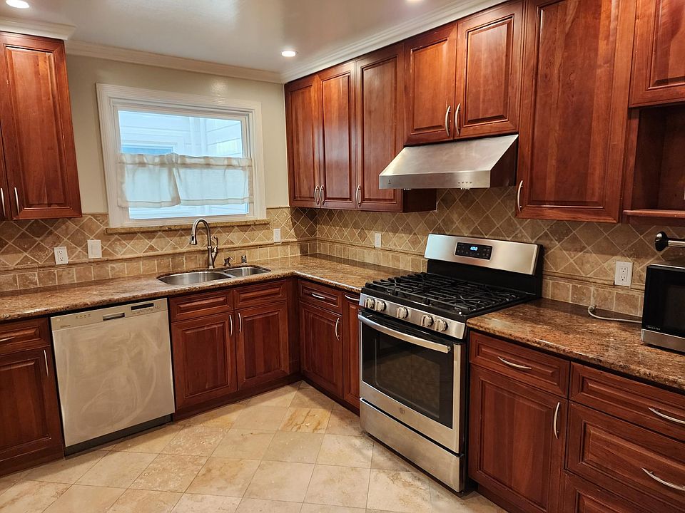 1st image of 91 Mayfair Dr
