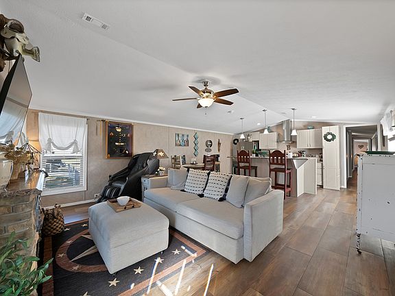 4th image of 130 Firefly Dr