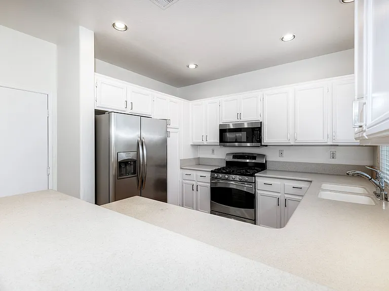 2979 W Canyon Ave W #C — Photo 9