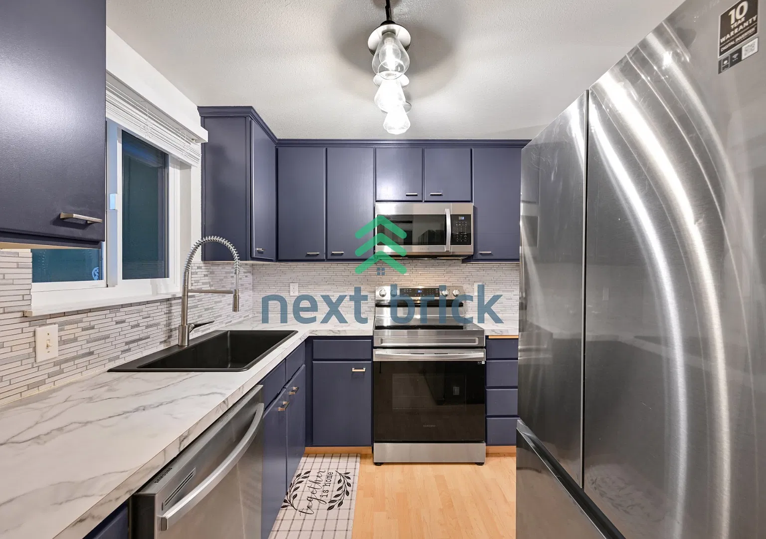 "Charming 2-Bed Townhouse Retreat in Kirkland Cozy Living with 1.5 Baths!" — Photo 3