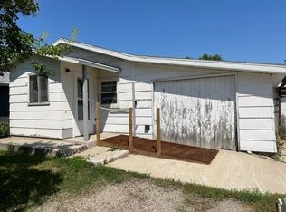 416 16th St SW, Jamestown, ND 58401