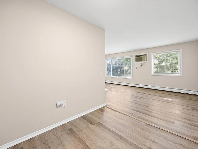 721 Cedarwood — Photo 9